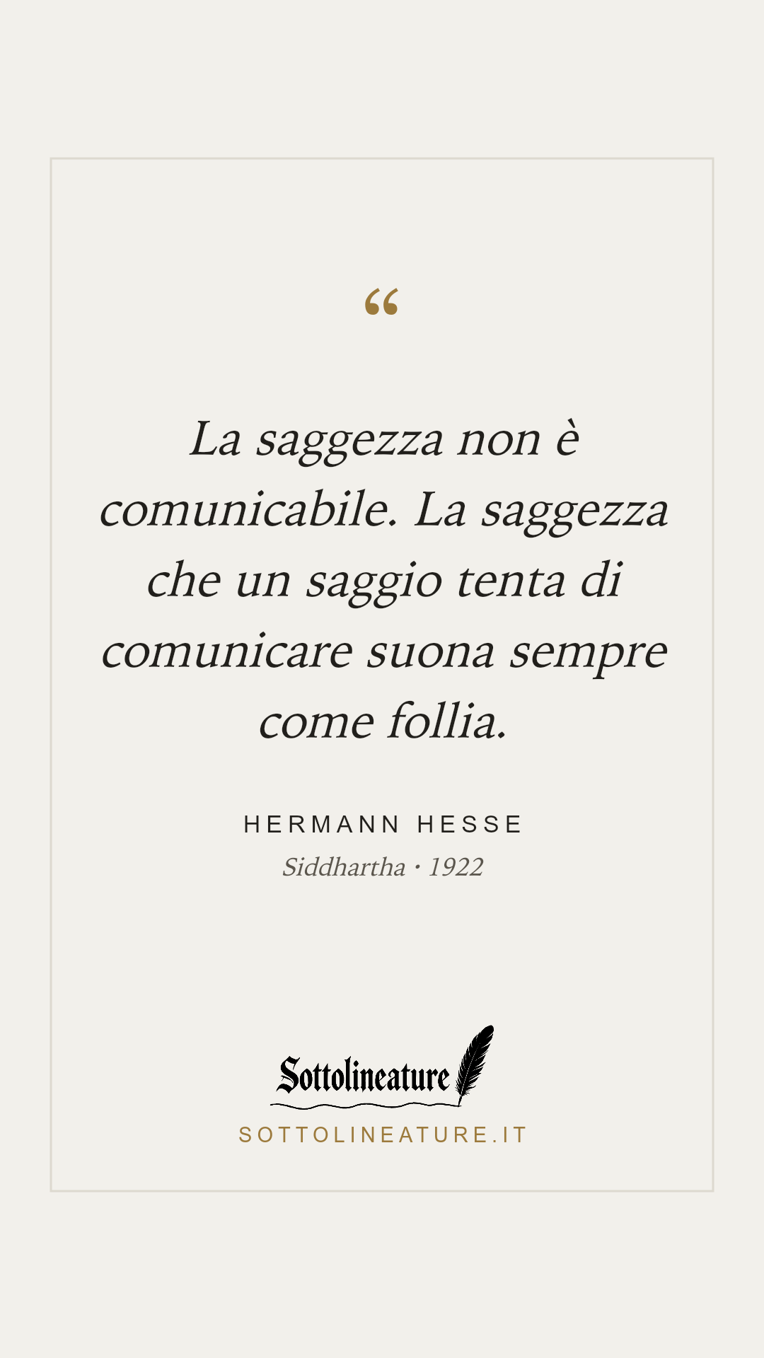 «La saggezza non è comunicabile. La saggezza che un saggio tenta di comunicare suona sempre come follia.» — Hermann Hesse, Siddhartha (1922). Grafica Sottolineature, versione chiara.