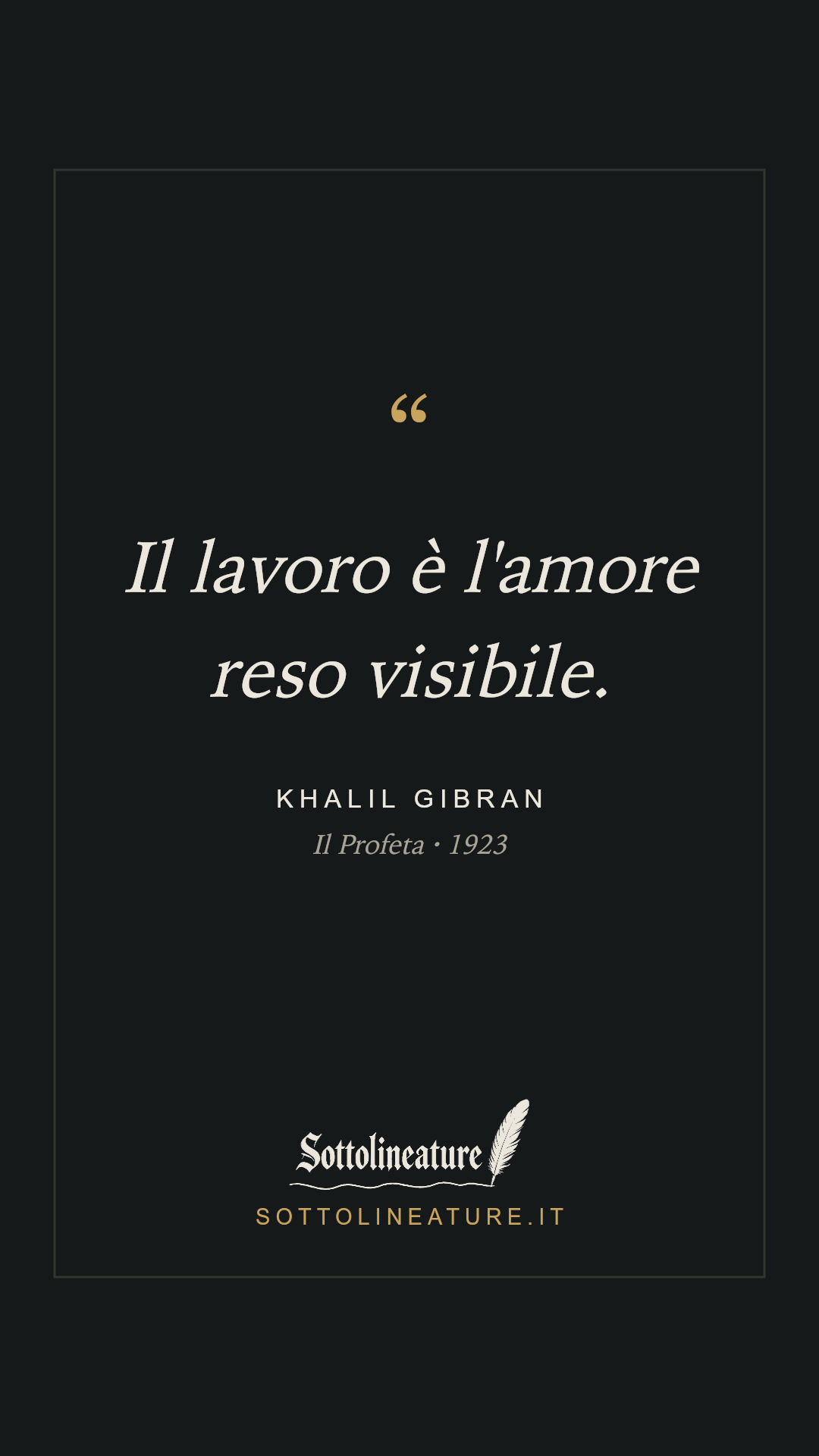 «Il lavoro è l'amore reso visibile.» — Khalil Gibran, Il Profeta (1923). Grafica Sottolineature, versione scura.