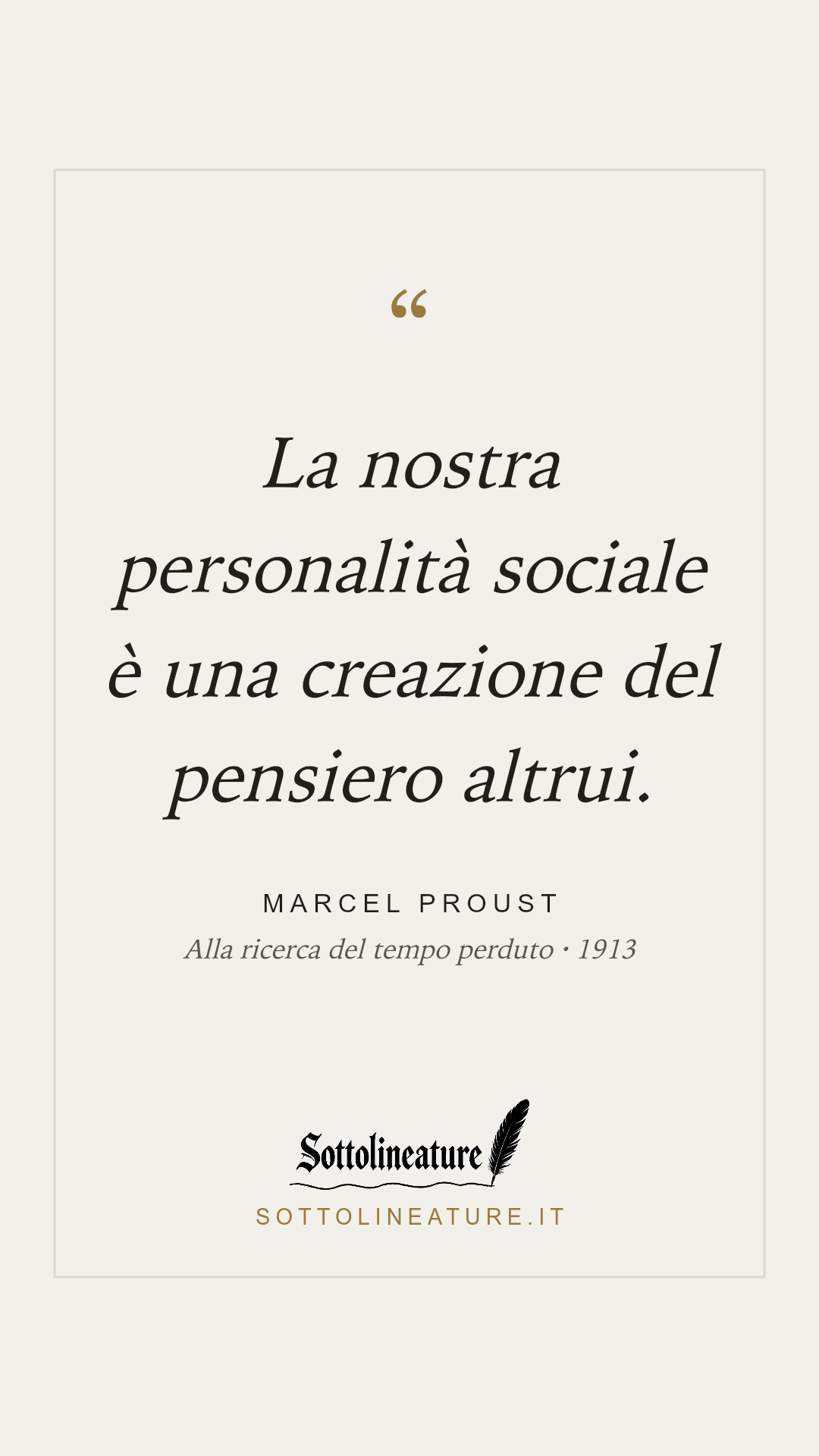 «La nostra personalità sociale è una creazione del pensiero altrui.» — Marcel Proust, Alla ricerca del tempo perduto (1913). Grafica Sottolineature, versione chiara.